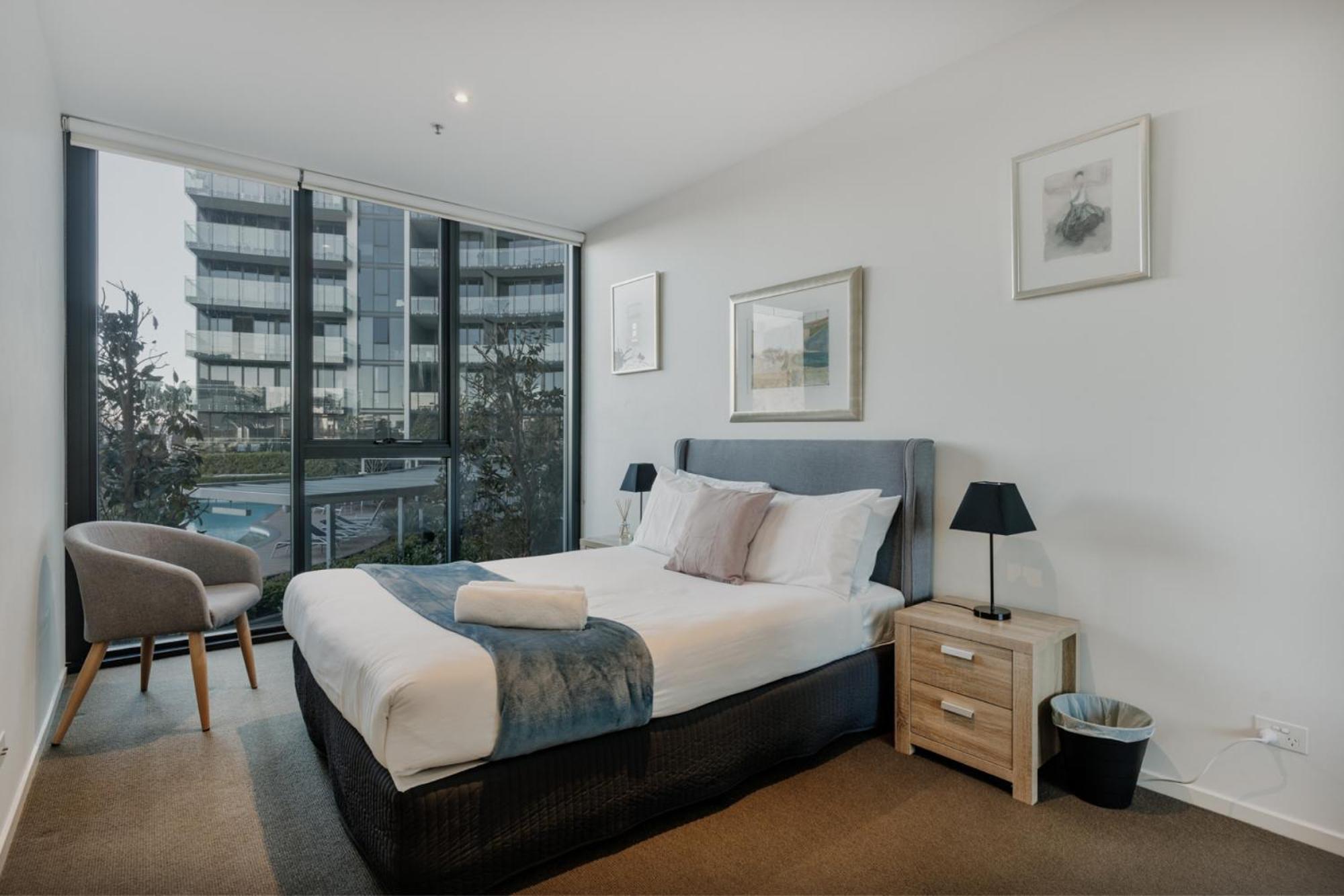 Apartment Located 2-bed With Pool, Gym & Parking Canberra