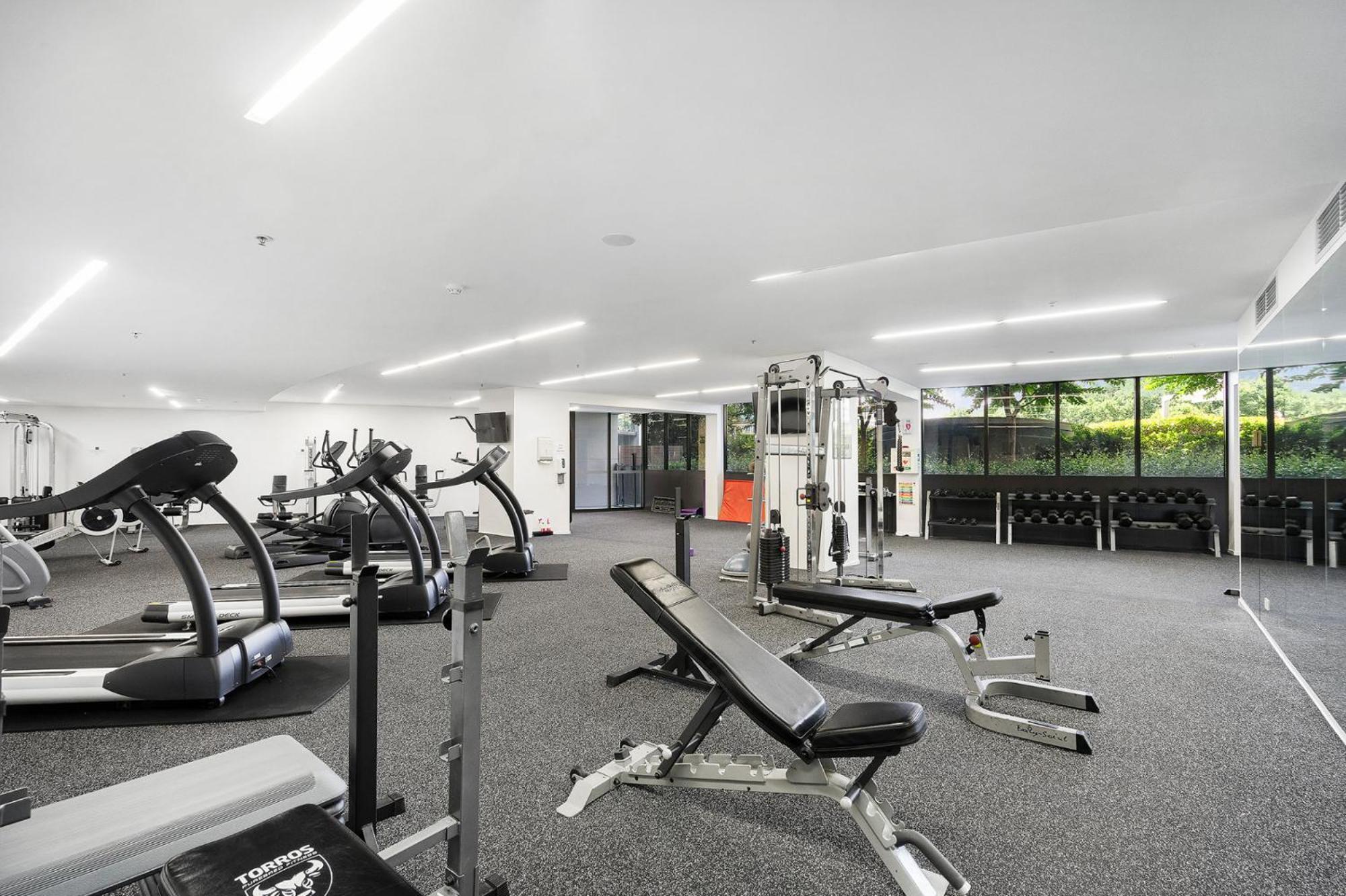 Apartment Located 2-bed With Pool, Gym & Parking *